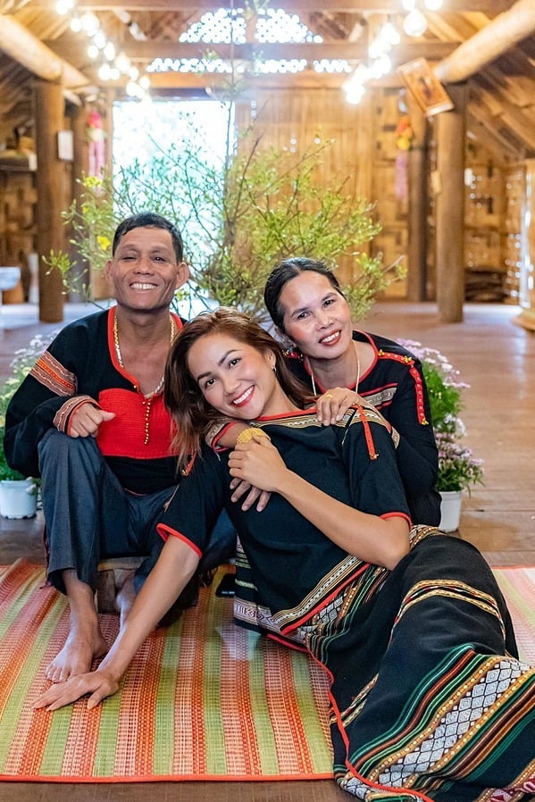 Căn nhà sàn truyền thống mà H'Hen Niê thường xuyên check-in
