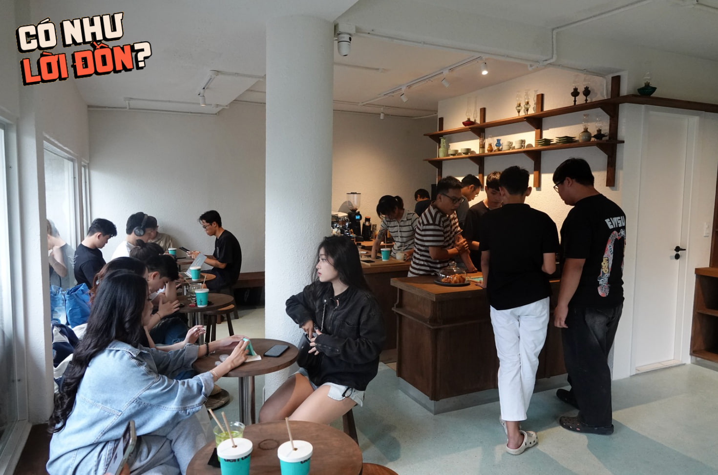 Quán cà phê của Văn Mai Hương ở Thảo Điền: Sân đỗ toàn siêu xe, MCK cũng yêu thích, đông đến mức phải đóng cửa để sắp xếp lại