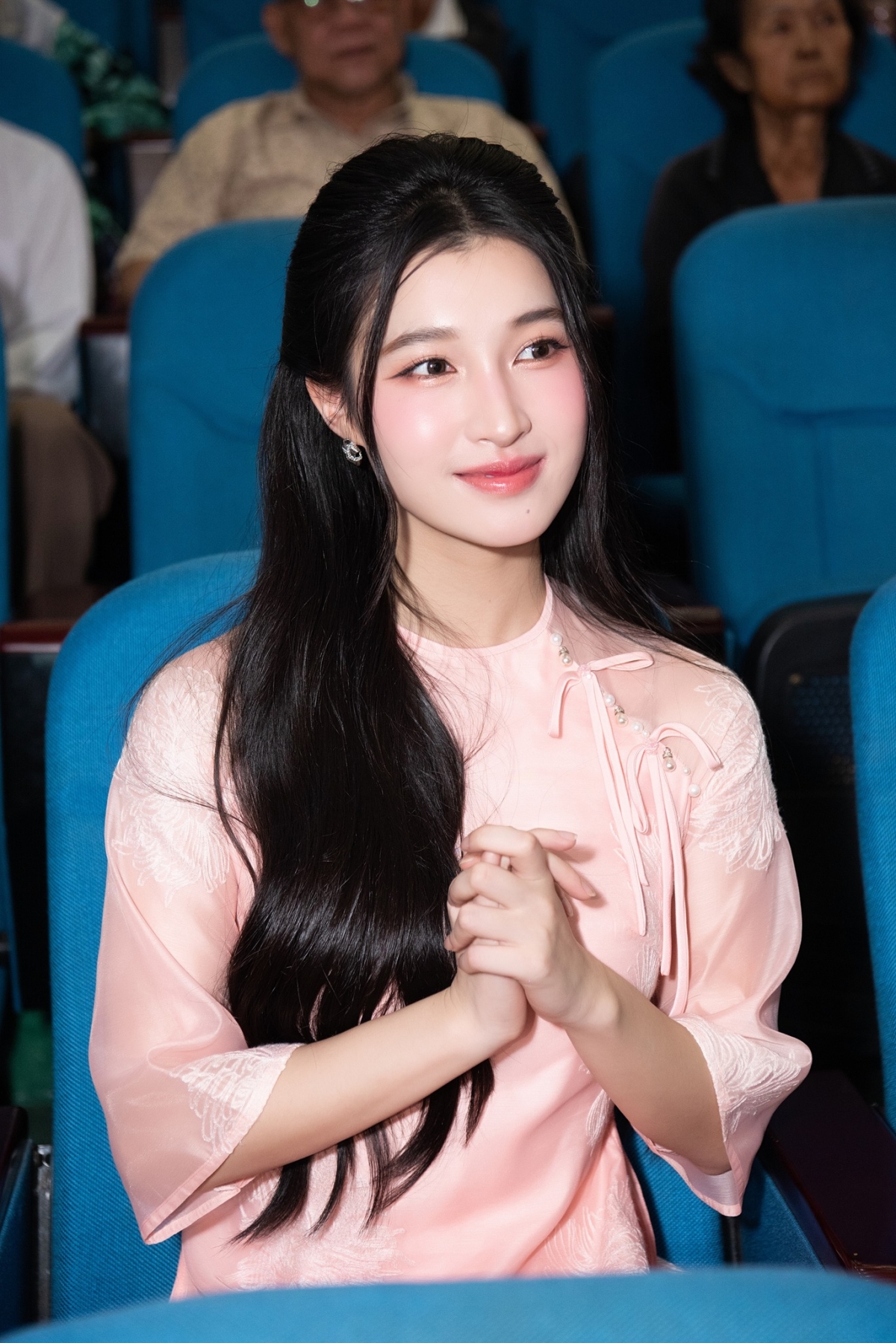 Phương Nhi cũng từng dành nhiều mỹ từ khi nói về mẹ