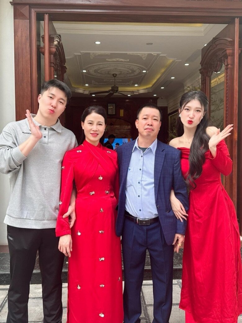 Phương Nhi luôn được gia đình yêu thương, đồng hành trong những cột mốc quan trọng