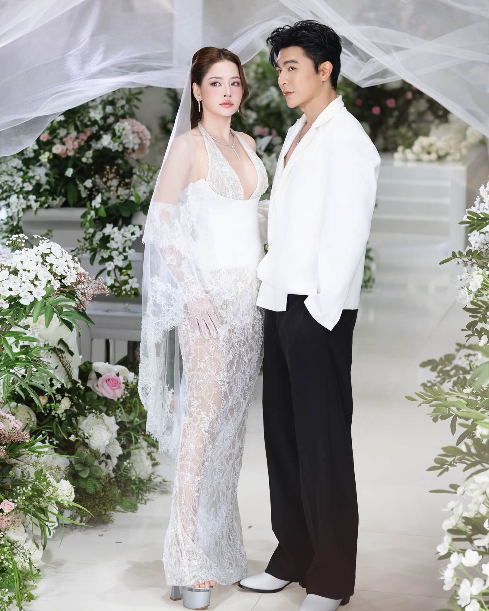 Chi Pu và Steven Nguyễn tạo nên khung hình bùng nổ visual trong những thiết kế đồ cưới (Ảnh: FBNV)