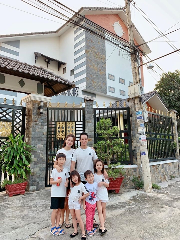 Căn nhà này đã được xây dựng nhiều năm, là nơi mẹ của diễn viên Lý Hải sinh sống