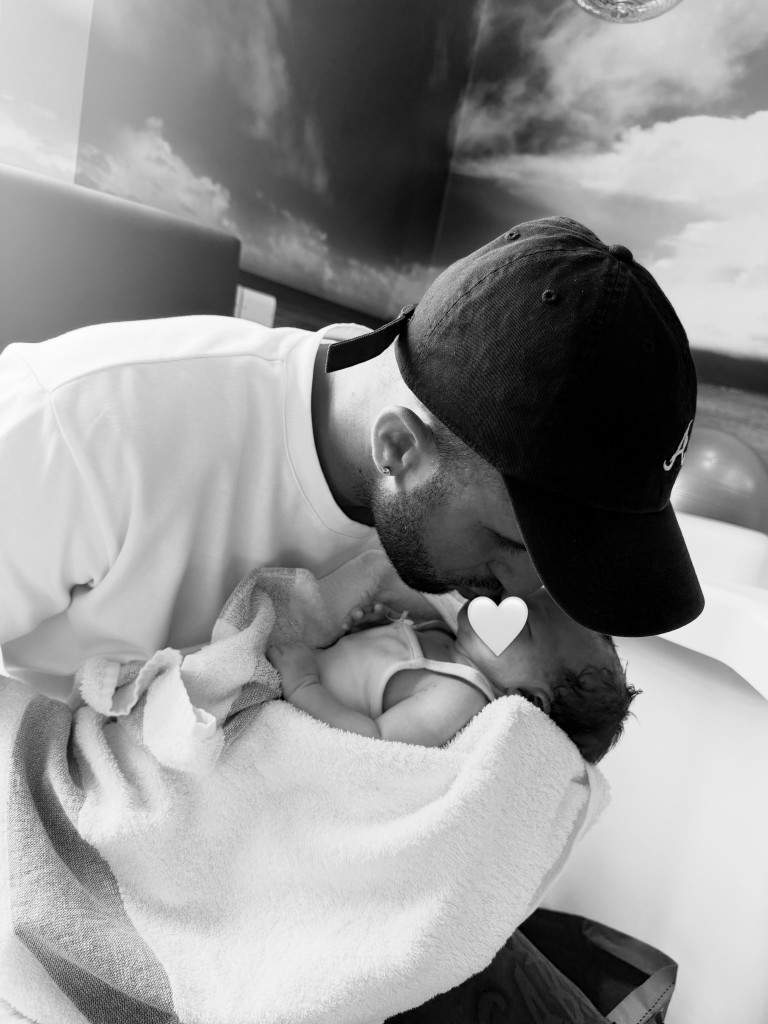 Kyle Walker khoe thiên thần nhỏ đáng yêu (Ảnh: IG)