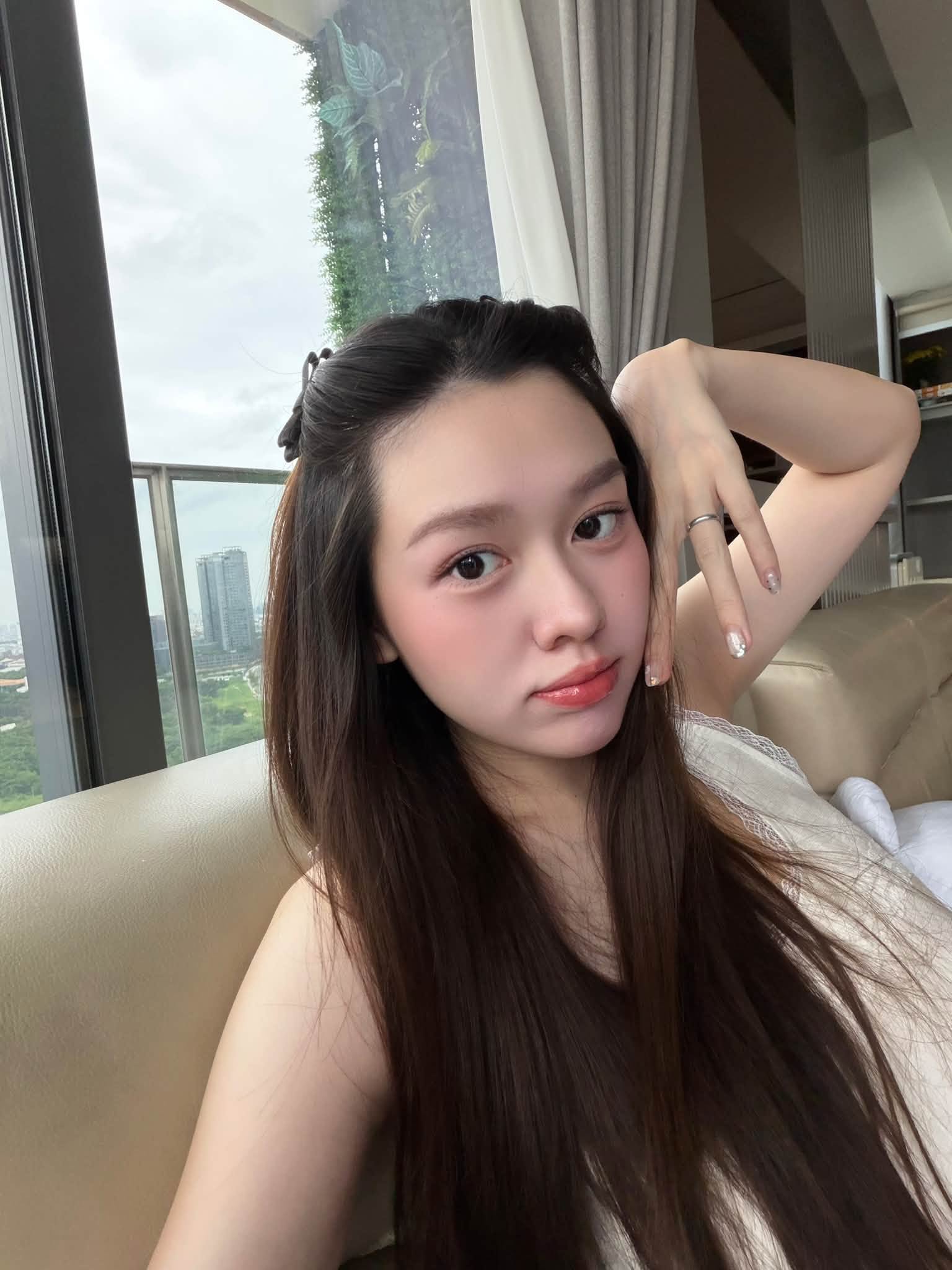 Tường San thoải mái tận hưởng cuộc sống hôn nhân, vẫn duy trì tham gia hoạt động showbiz