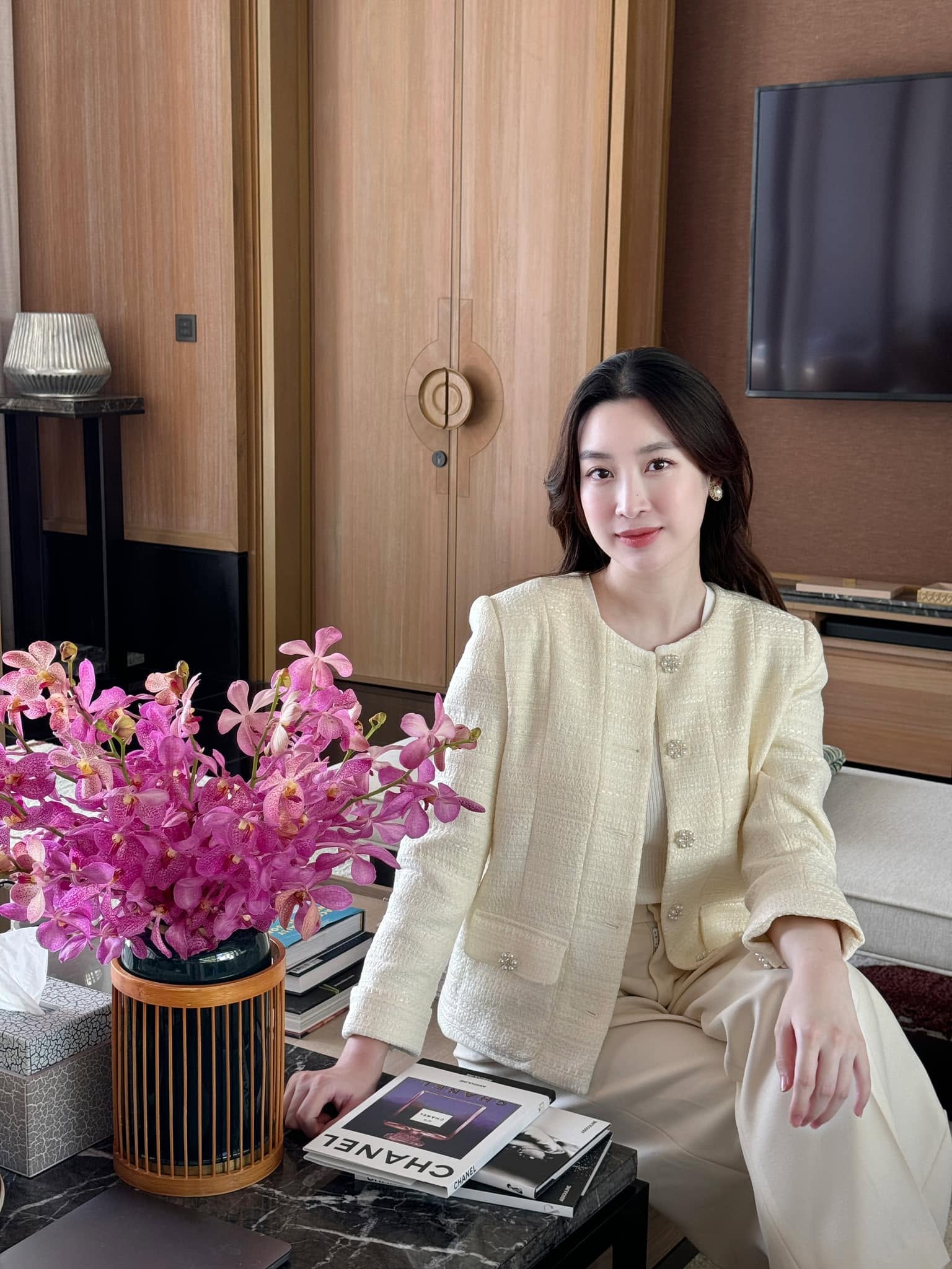 Đỗ Mỹ Linh có cuộc sống thoải mái, mỗi lần xuất hiện đều gây chú ý
