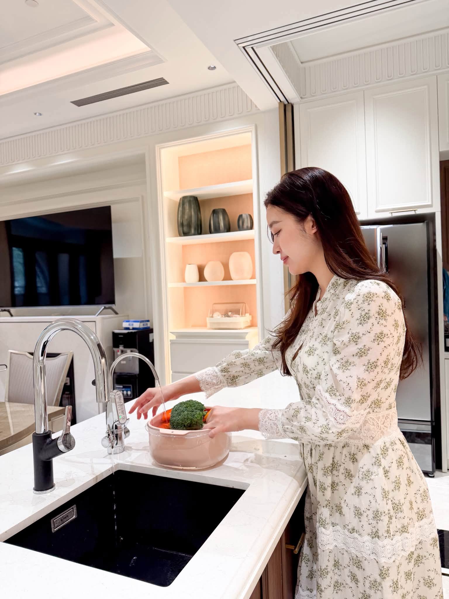 Cặp đôi vừa dọn ra không gian sống mới, cạnh gia đình chồng