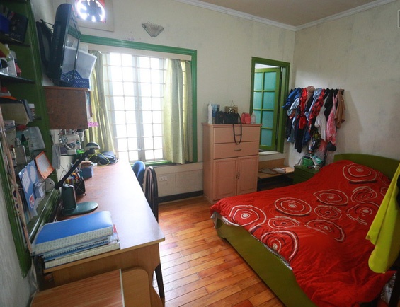 Thời điểm đăng quang, Hoa hậu Đỗ Mỹ Linh ở chung phòng với em gái