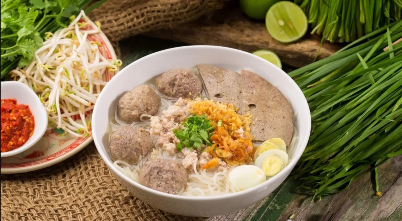Song Luân ráo riết tìm kiếm một người phụ nữ