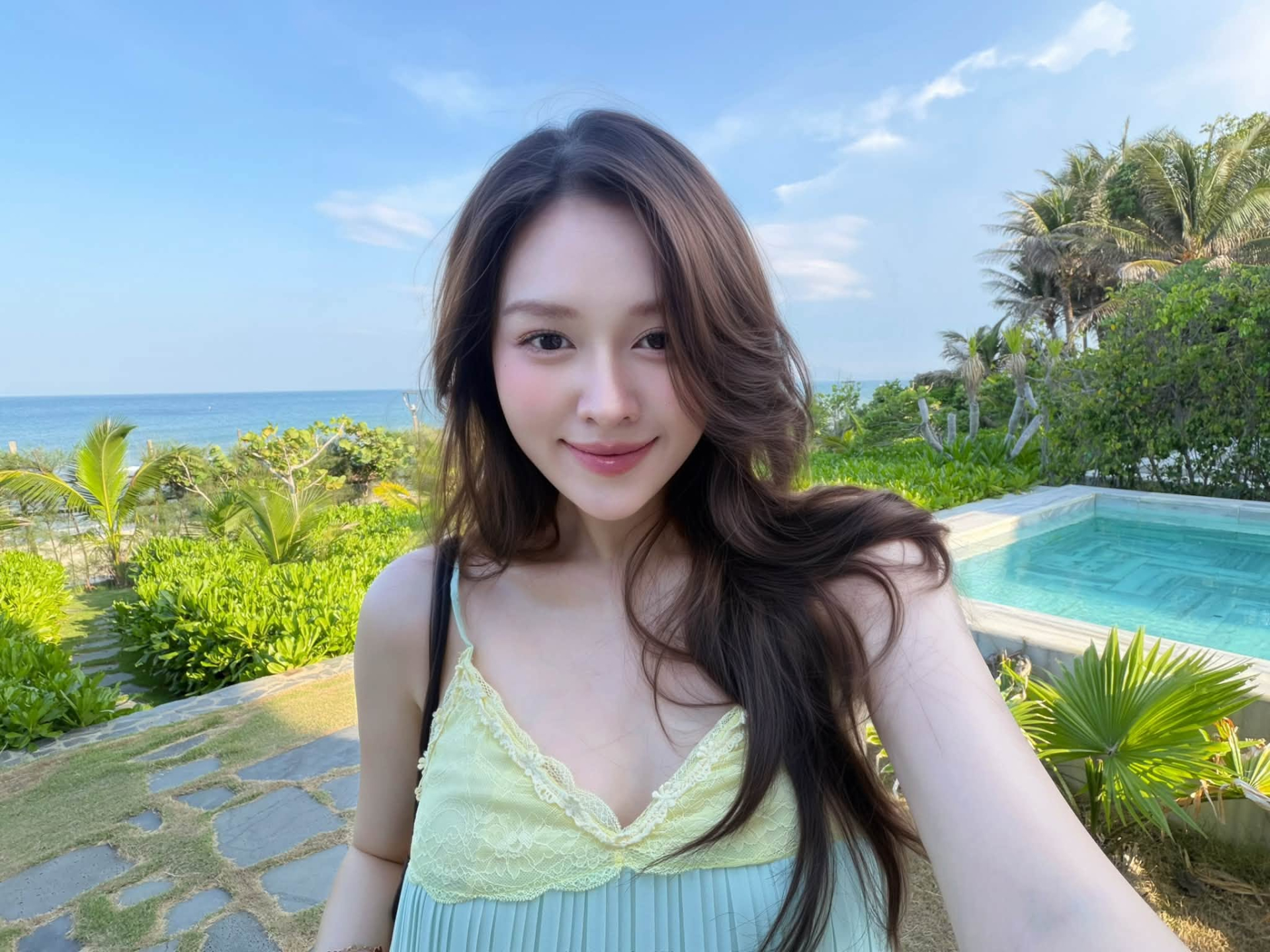 Cô có cuộc sống hôn nhân bình yên, kín tiếng