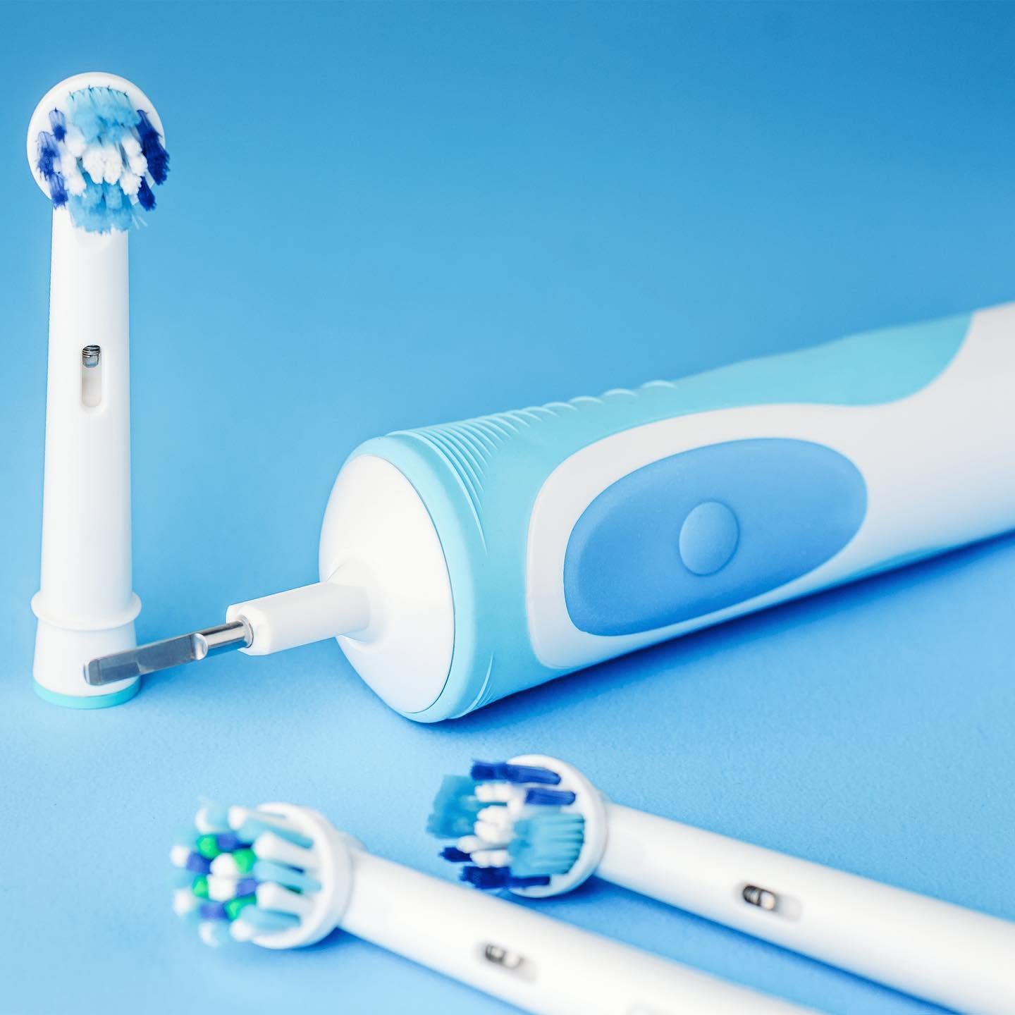 Dùng bàn chải nhựa suốt 10 năm, tôi ân hận ngay giây đầu tiên thử thứ này