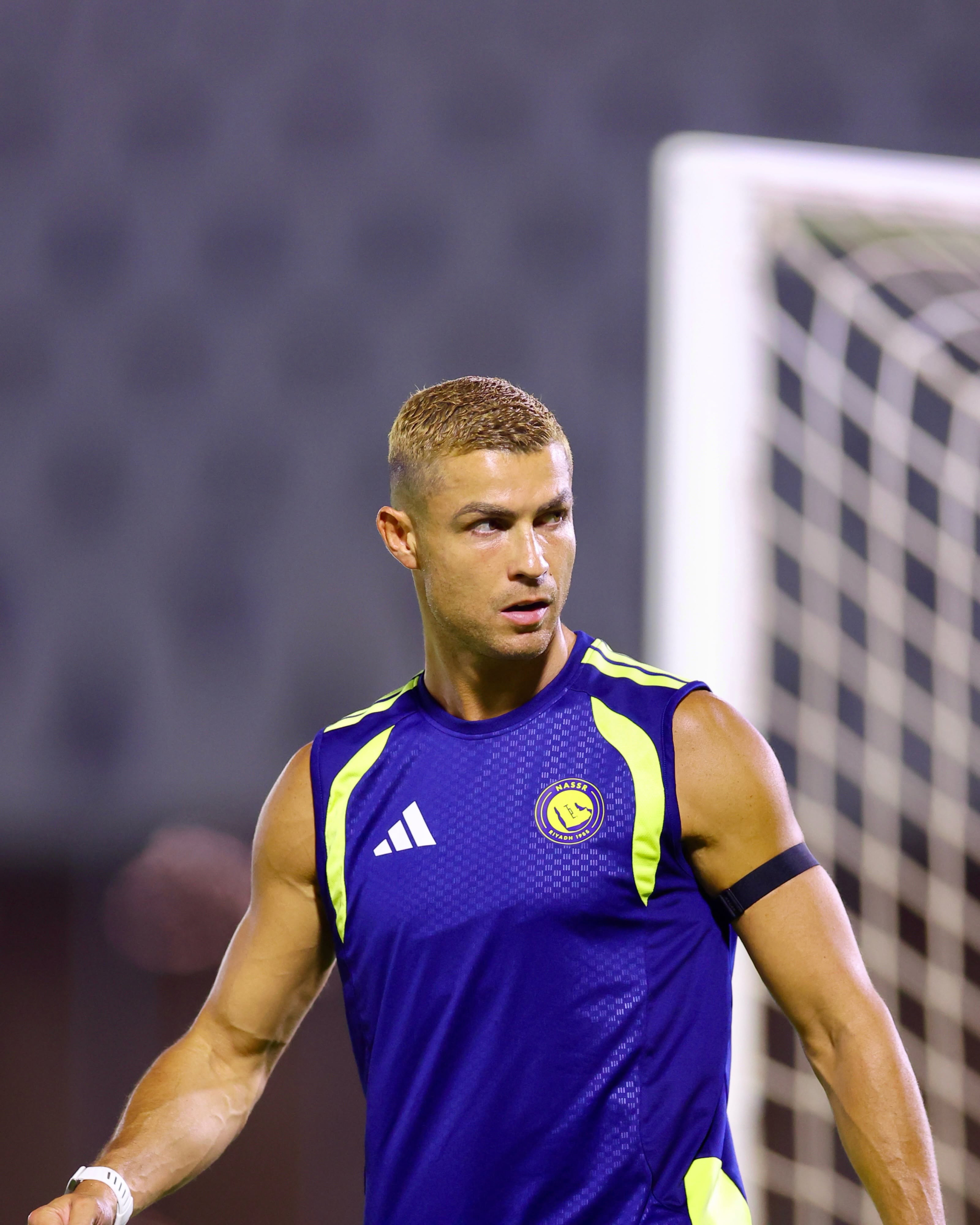 Ronaldo bảnh bao với mái tóc mới (Ảnh: FBNV)
