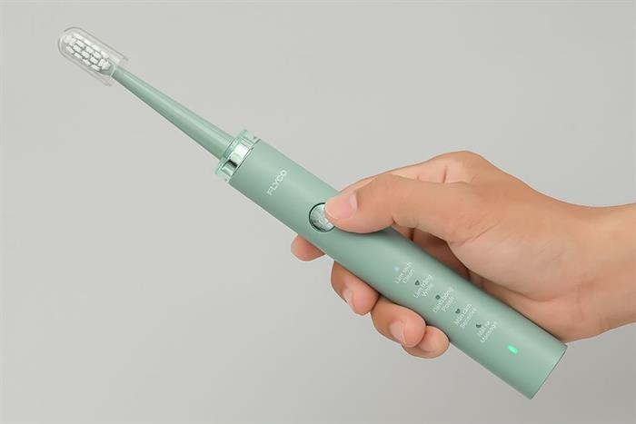 Dùng bàn chải nhựa suốt 10 năm, tôi ân hận ngay giây đầu tiên thử thứ này