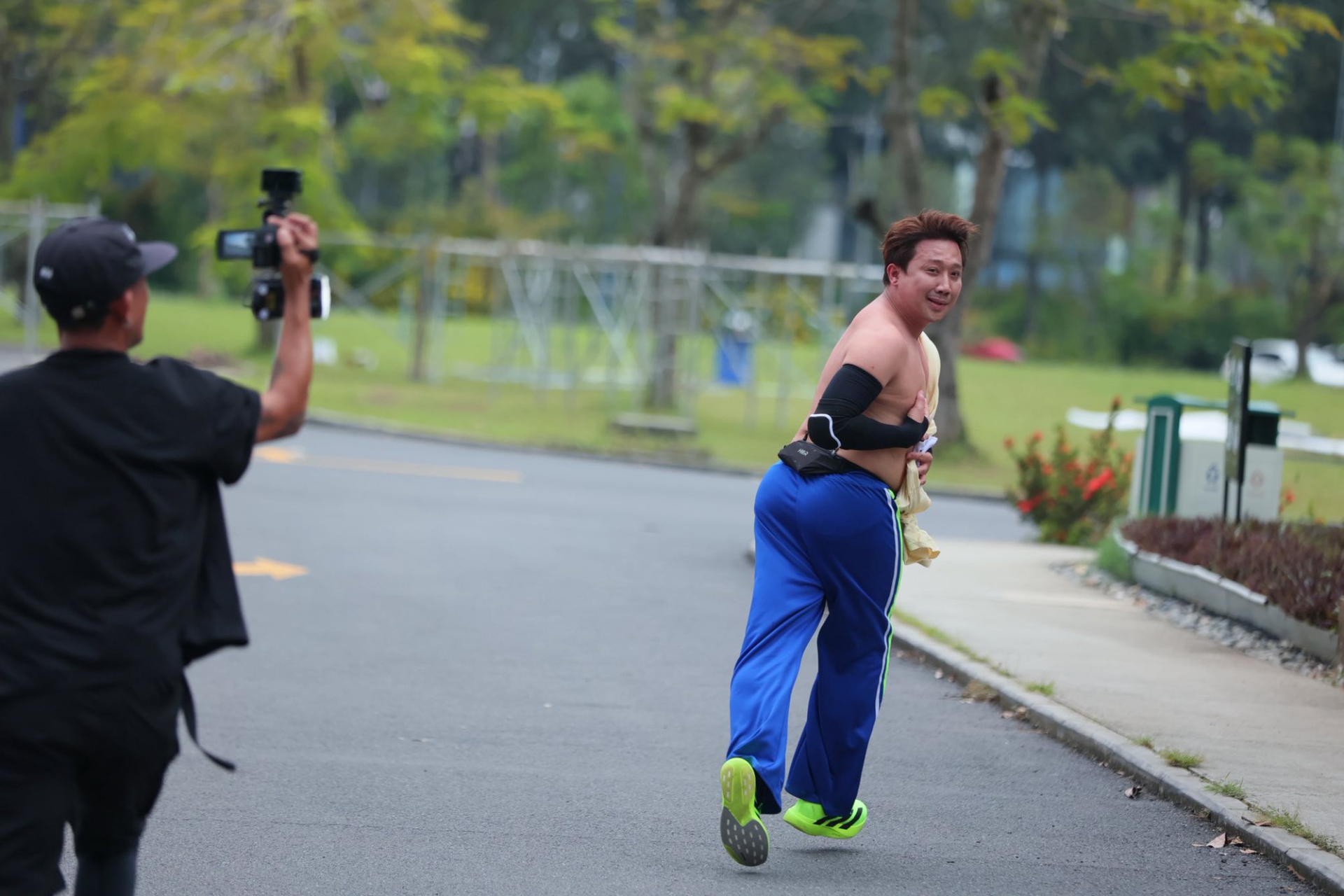 Trấn Thành không ngại làm xấu bản thân để tạo tiếng cười trong Running Man Việt