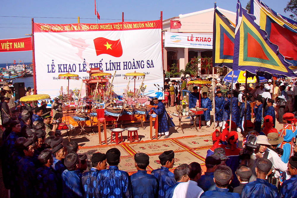 Hòn đảo có hồ nước ngọt nằm ngay trên miệng núi lửa, cách đất liền chỉ 30km rất đáng để ghé một lần dịp 2/9