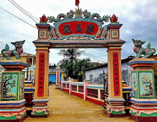 Hòn đảo có hồ nước ngọt nằm ngay trên miệng núi lửa, cách đất liền chỉ 30km rất đáng để ghé một lần dịp 2/9