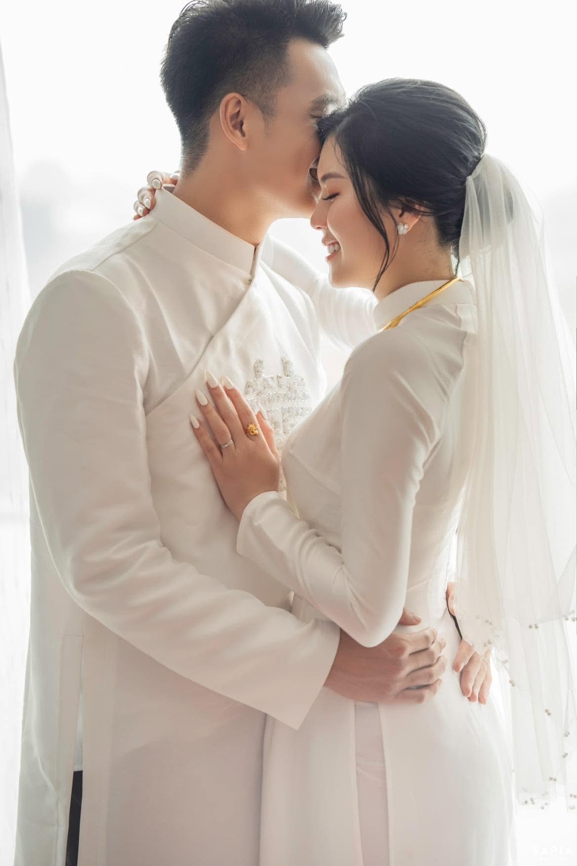 Từ màn làm quen hài hước đến cái kết viên mãn của Thành Chung và vợ (Ảnh: FBNV)