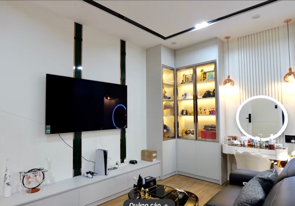 Mỗi căn phòng trong nhà của Thu Trang và Tiến Luật đều như một căn hộ nhỏ