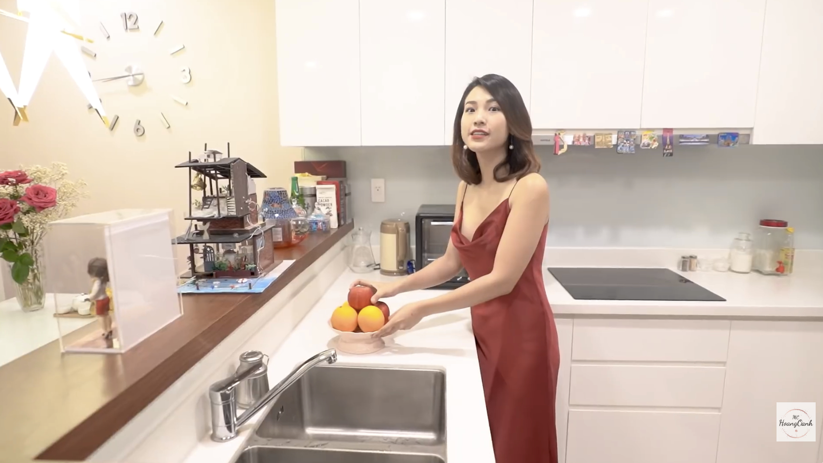 Gian bếp của Hoàng Oanh nhỏ gọn, sạch sẽ phù hợp cho sinh hoạt của 2 mẹ con 