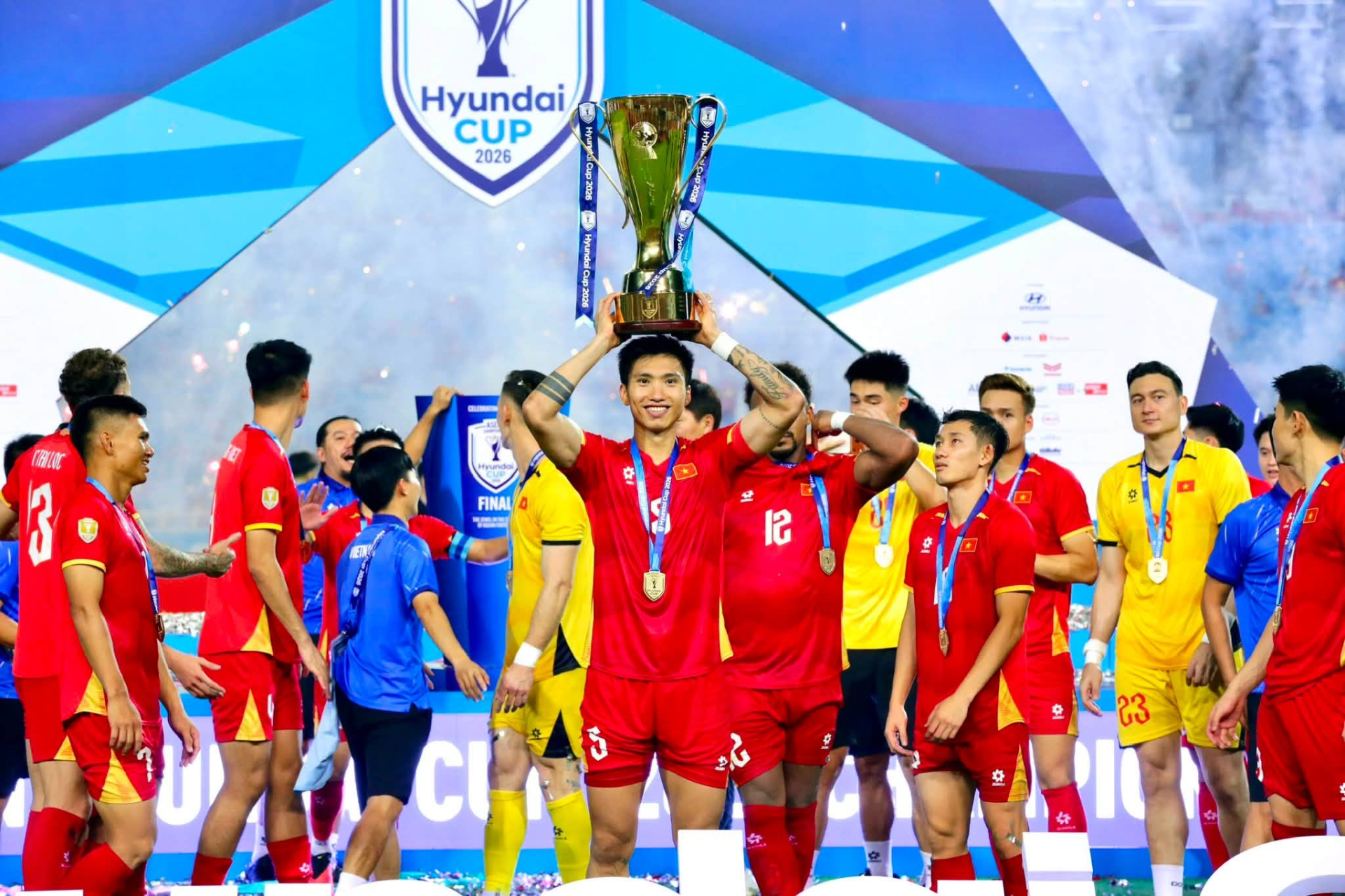 Văn Hậu cùng tuyển Việt Nam vô địch ASEAN Cup 2026 (Ảnh: FBNV)