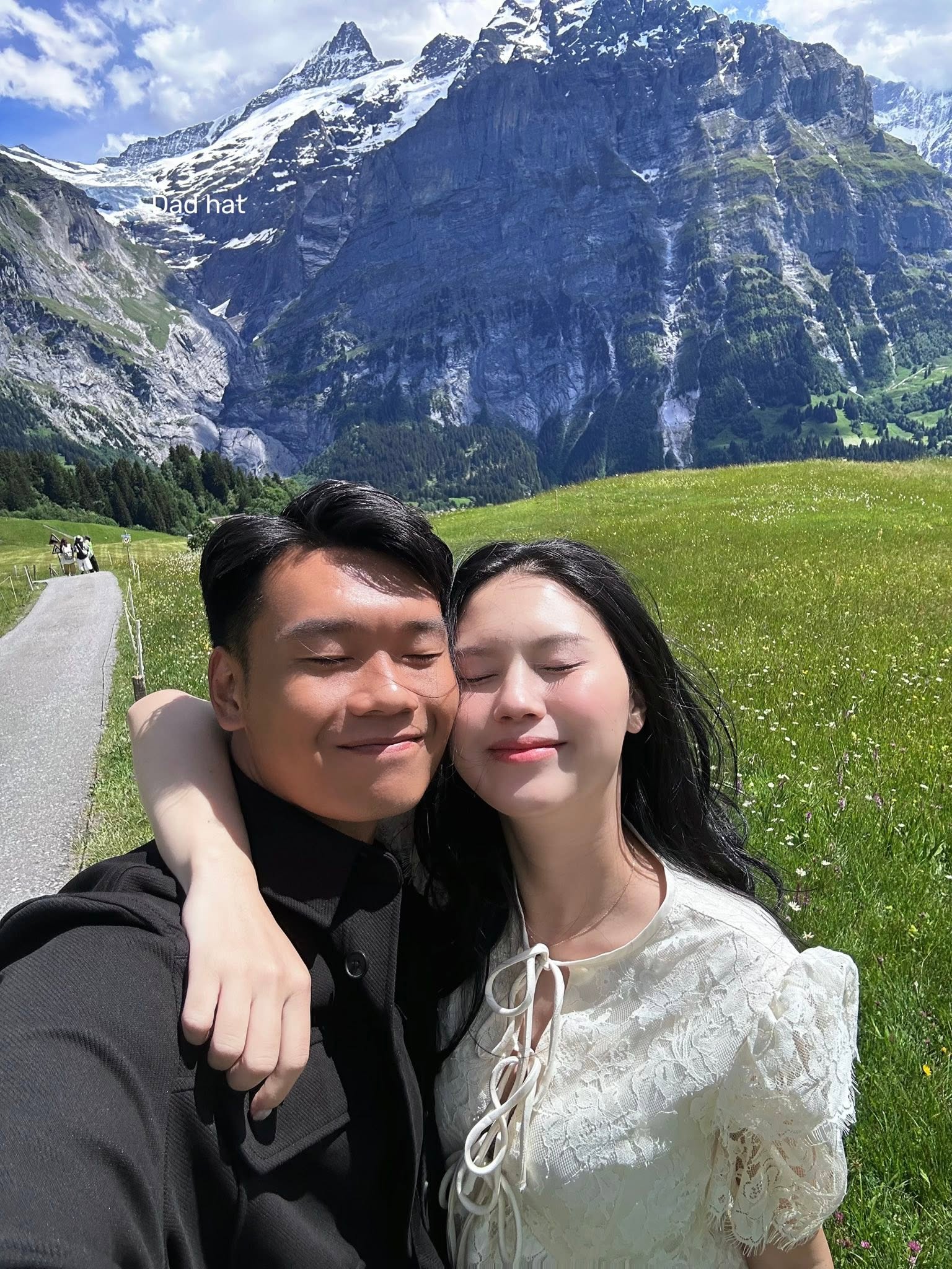 Vợ chồng Thành Chung thường xuyên cùng nhau đi du lịch (Ảnh: FBNV)
