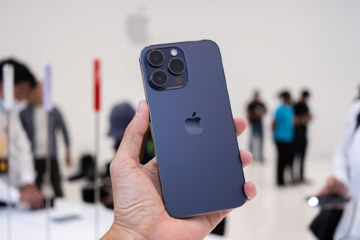 Nhiều mẫu iPhone cũ giảm giá kỷ lục, có mẫu chỉ còn hơn 5 triệu đồng