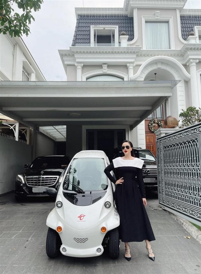 Bảo Thy có nhiều khung ảnh check in đậm mùi tiền trước cơ ngơi này