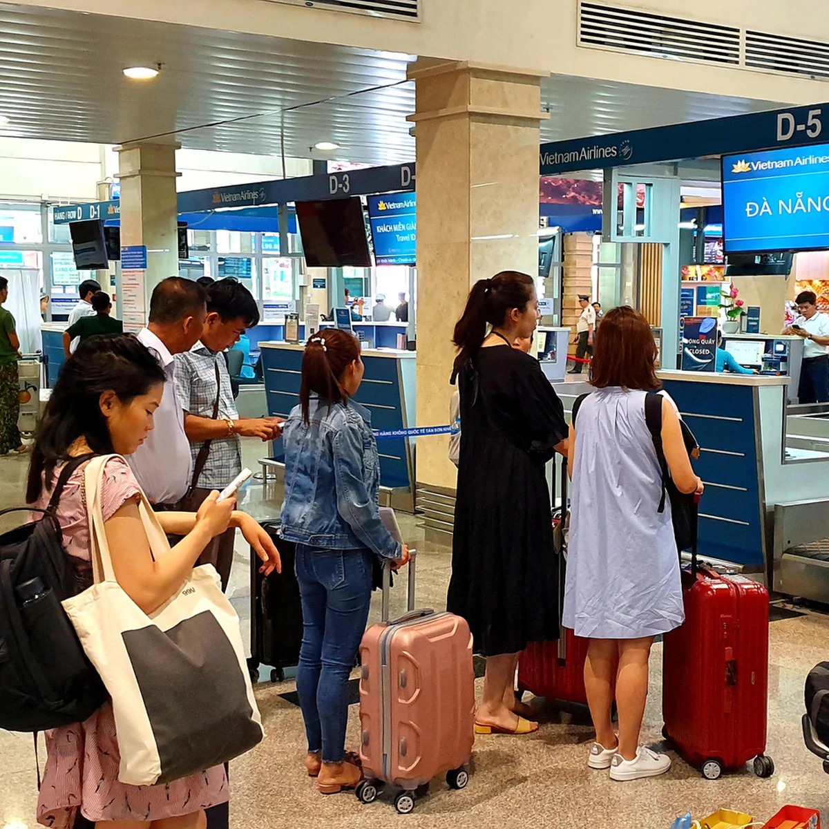 Tuyệt chiêu tự ký gửi hành lý sân bay chỉ trong 2 phút giúp bạn thoát cảnh xếp hàng