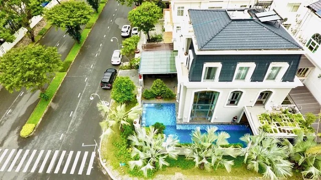 Biệt thự của Bảo Thy có 2 mặt tiền, toạ lạc lại khu biệt thự hạng sang