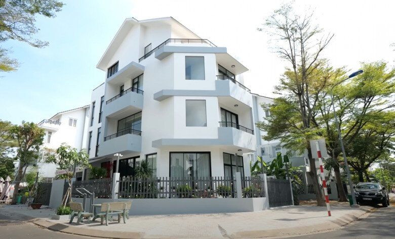 Căn nhà của Ninh Dương Lan Ngọc có vị trí đắt địa, đường phía trước rộng lớn