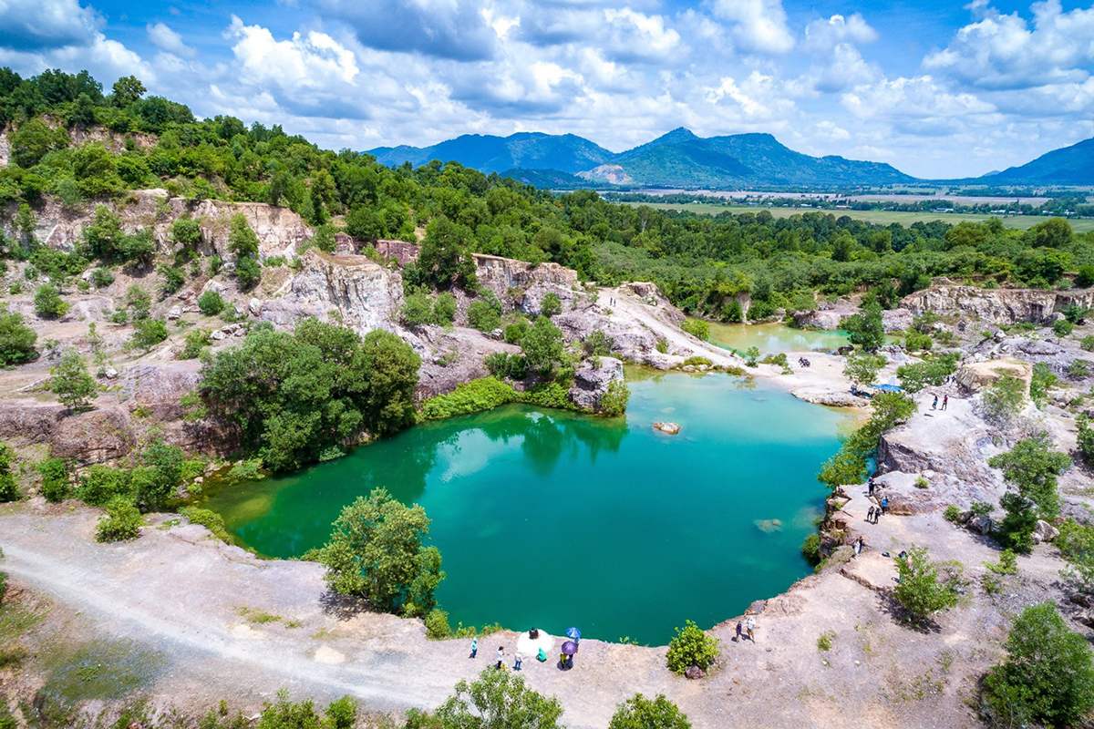 Đồi Chú Mừng, quán Cô Vui được cả miền Tây kéo đến dịp lễ nhưng chính quyền địa phương vừa khuyến cáo nên tránh, vì sao?