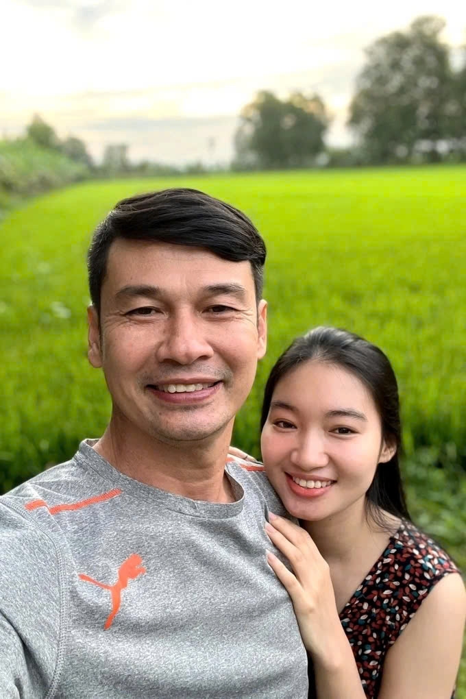 Tiết Cương và vợ luôn đồng hành trong cuộc sống