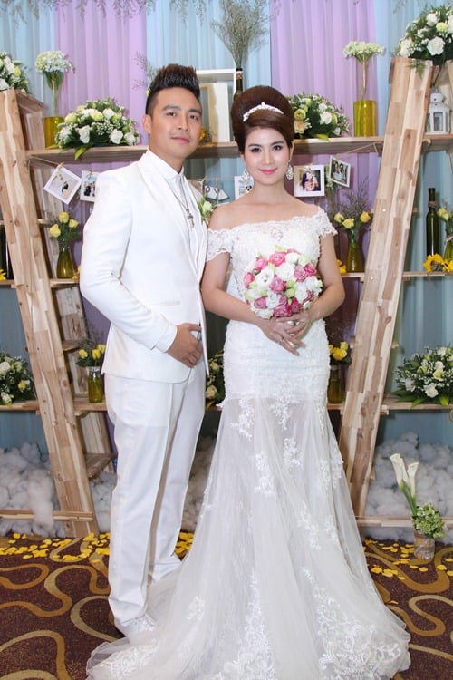 Nhiều bạn bè, cả showbiz Việt đã đến dự hôn lễ hoành tráng của Kha Ly và Thanh Duy