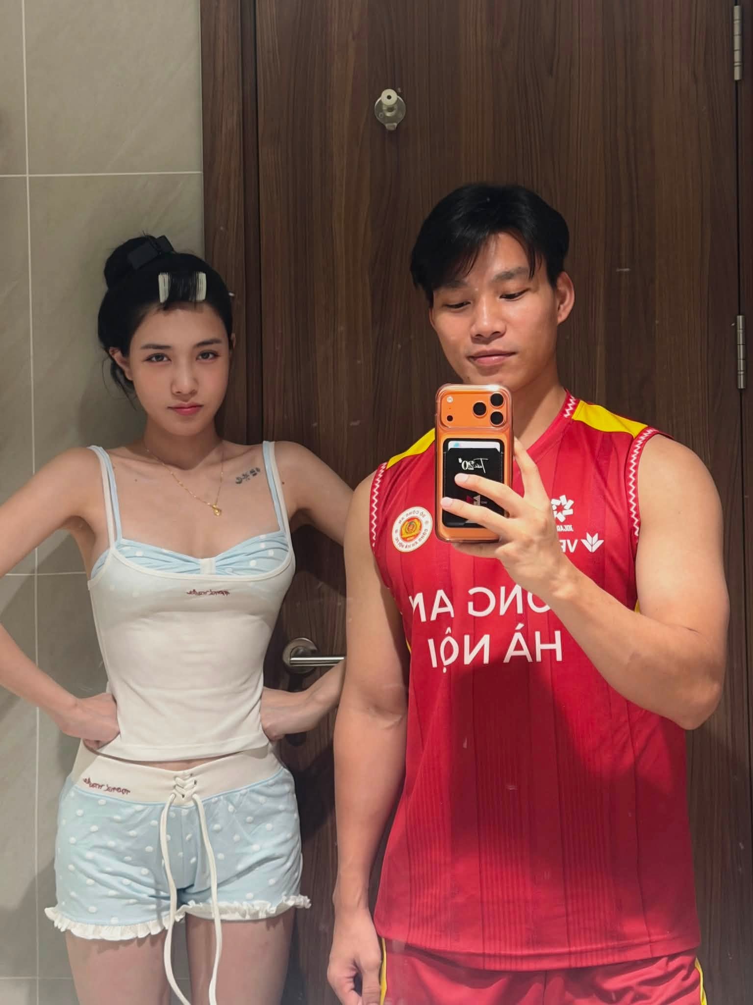 Quá khứ của Trần Bích Hạnh - vợ Văn Thanh