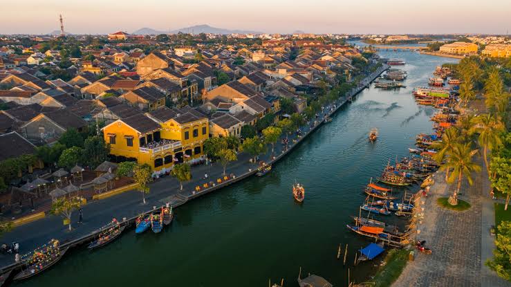 Sáng dạo phố cổ, tối nghe nhạc bên biển, Hội An đang có thêm lý do để du khách ở lại qua đêm