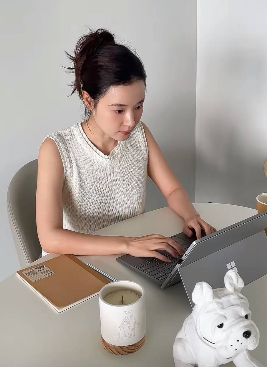 Góc làm việc của Midu bên trong căn hộ 
