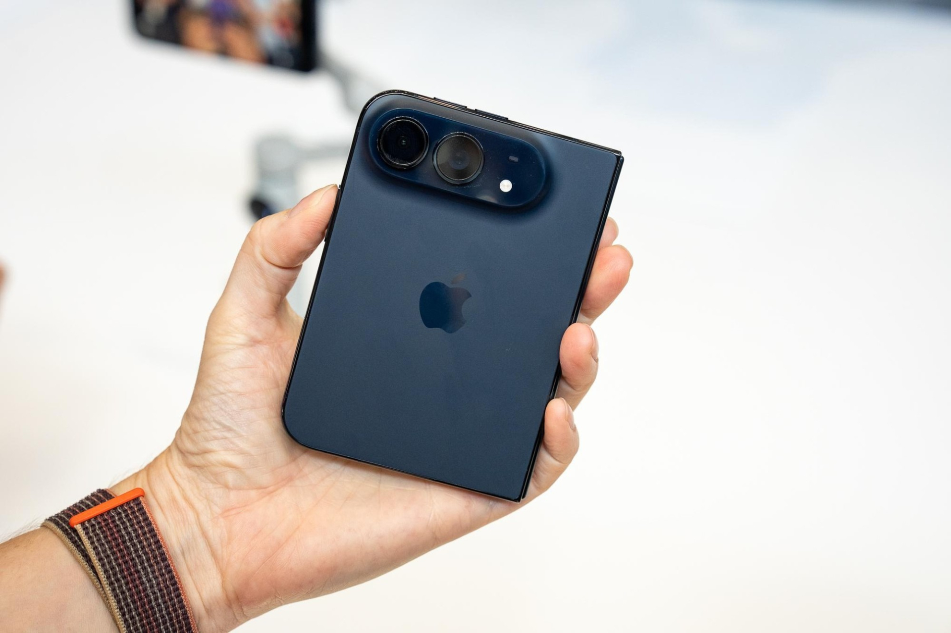 Giá iPhone Duo ở Mỹ rẻ hơn Việt Nam hơn 20 triệu đồng, lý do vì sao?