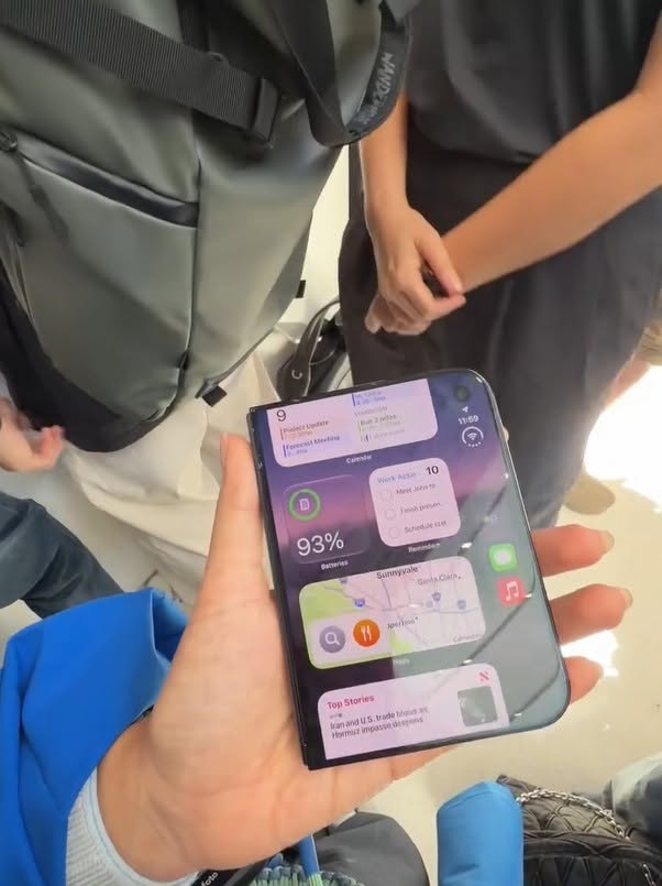 Trải nghiệm thực tế siêu phẩm gập iPhone Duo ngay tại Apple Park: Cảm giác cầm nắm đã tay, màn hình 7.6 inch không tì vết