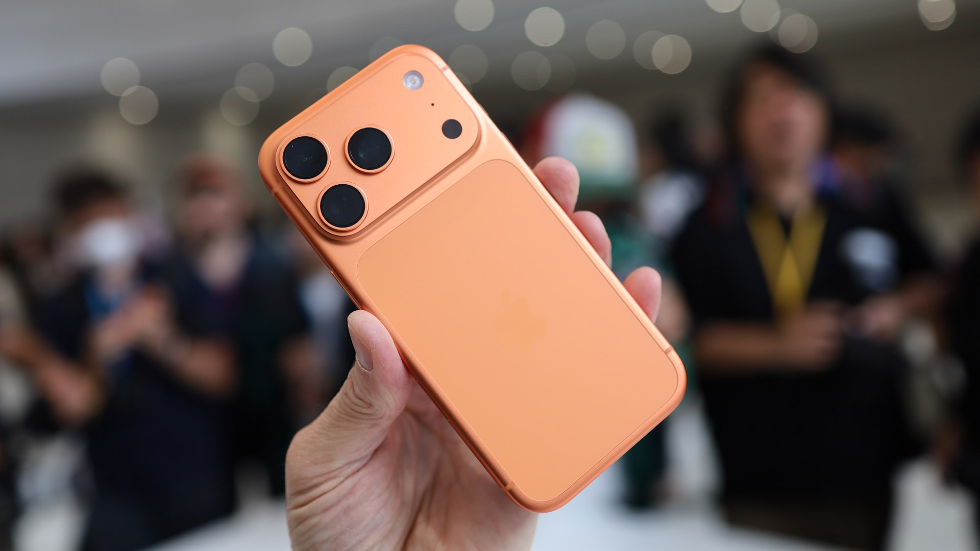 Nhiều mẫu iPhone cũ tăng giá sau khi iPhone 18 ra mắt, mua ở đại lý rẻ hơn nhiều 