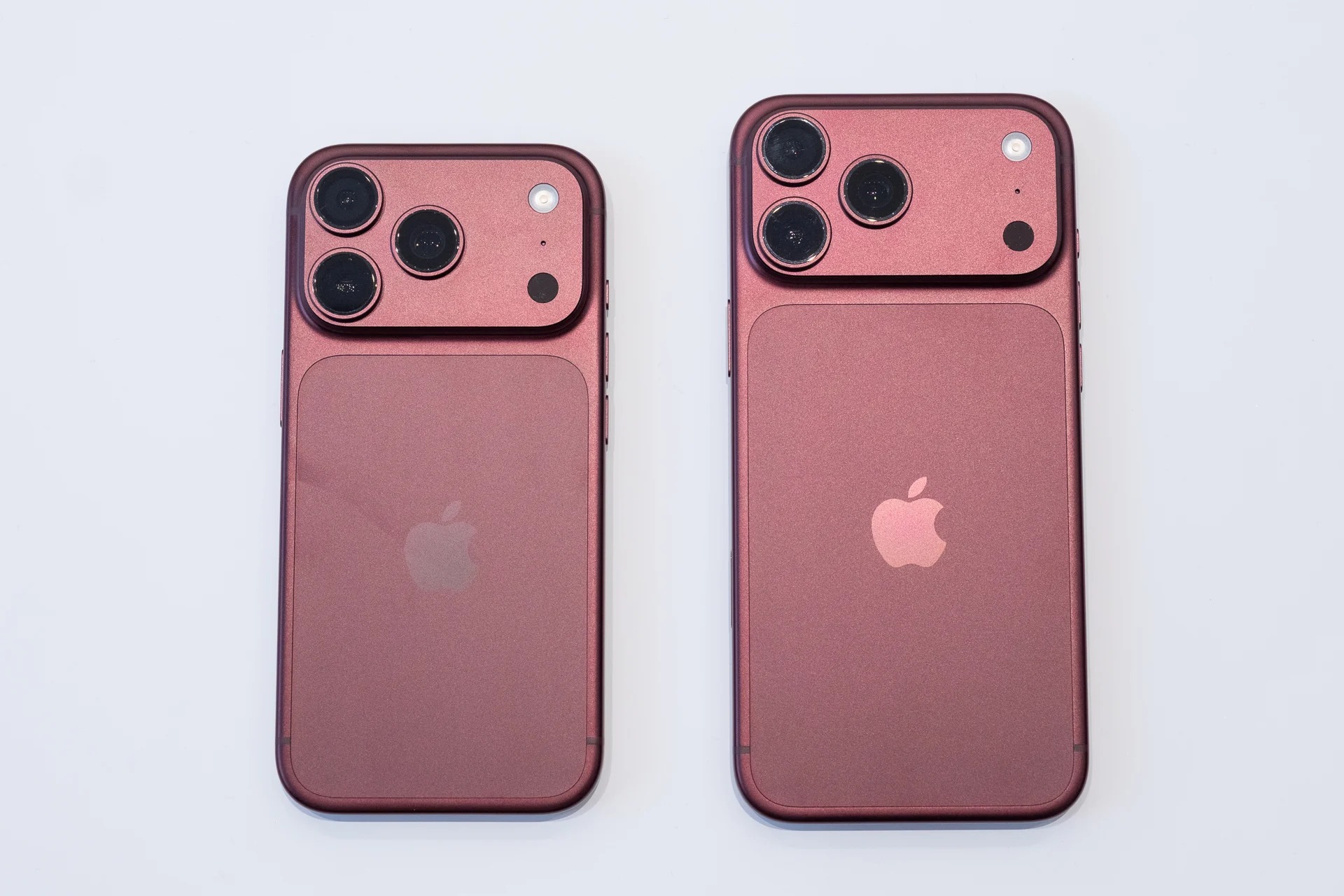 iPhone 18 Pro và iPhone 18 Pro Max phiên bản màu đỏ Burgundy mới