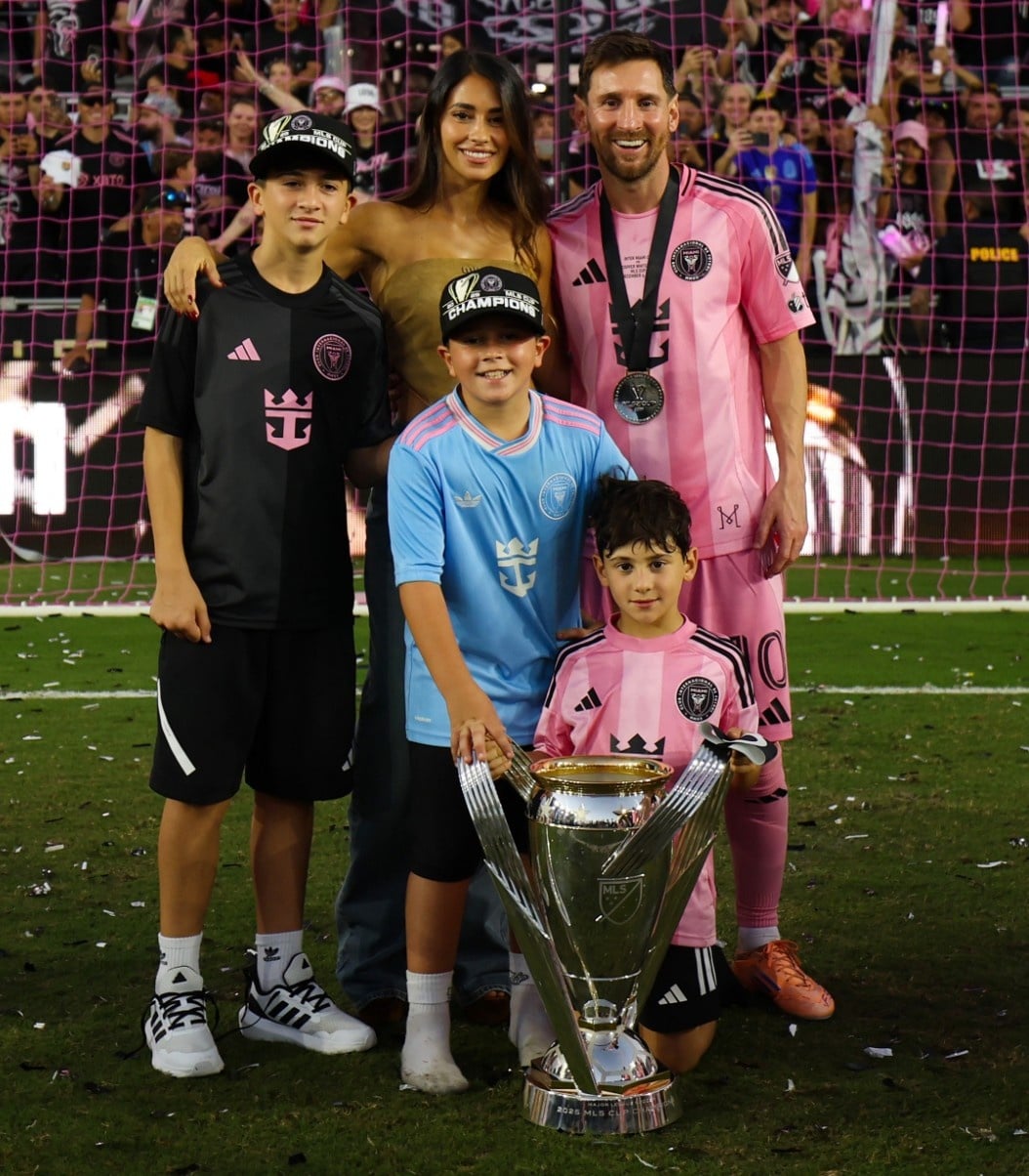 Khổ như Messi: Nuôi anti-fan trong nhà, toàn bị