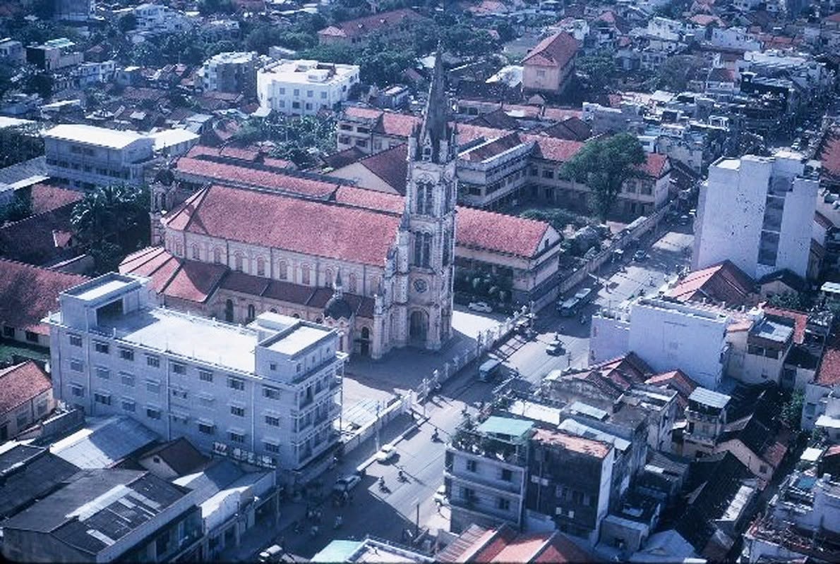 Nhà thờ hồng biểu tượng của khu phố đỉnh nhất thế giới Tân Định: Cất giữ ngôi mộ 143 năm, tồn tại bí ẩn 70 năm chưa lời giải đáp