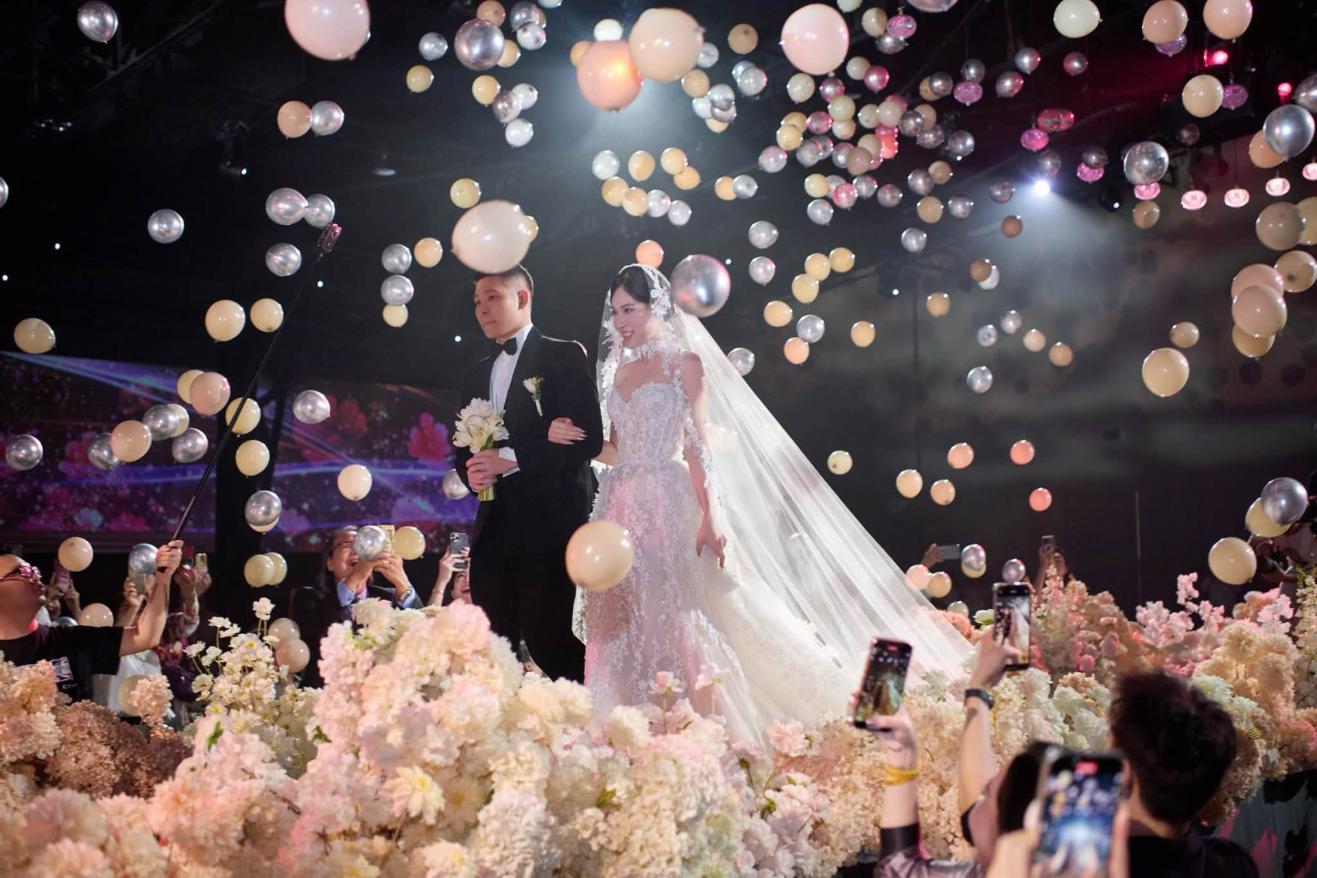 Gallery - Ảnh chưa từng công bố của Quang Vinh và Mỹ Linh  - image 1