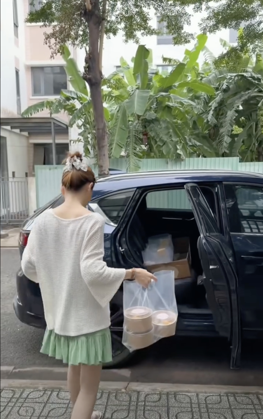 Trần Anh Huy từng đăng clip ship hàng bằng xe ô tô 