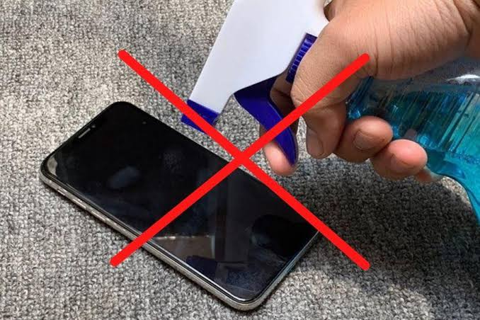 Tất cả người dùng iPhone nên biết rõ: Apple chỉ cách vệ sinh iPhone đúng chuẩn, nhiều người đang làm sai