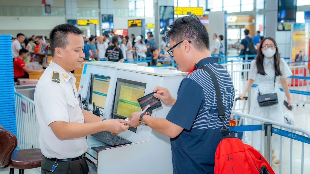 Đi xe khách tới trước 10 phút vẫn kịp, vì sao đi máy bay phải ra sân bay trước 1-2 tiếng?