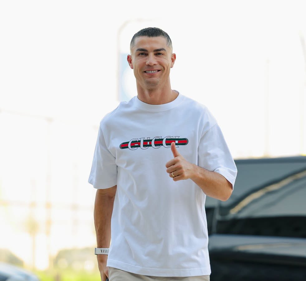 Ronaldo cười tươi rạng rỡ (Ảnh: Al Nassr)