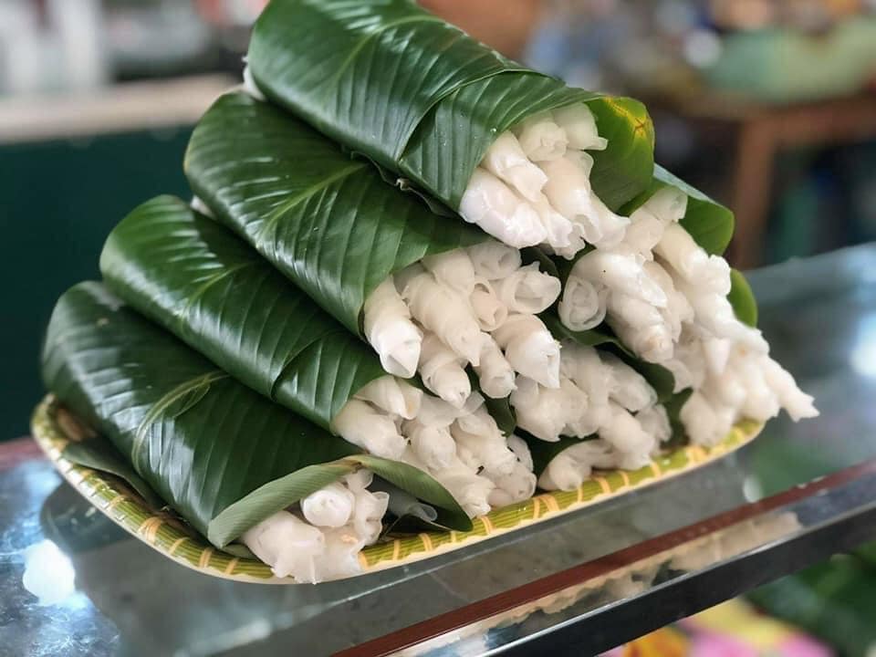 Việt Nam có loại bánh cuốn cầm tay không dính, lá dày gấp mấy lần kiểu Thanh Trì, chỉ nhà có điều kiện mới được ăn