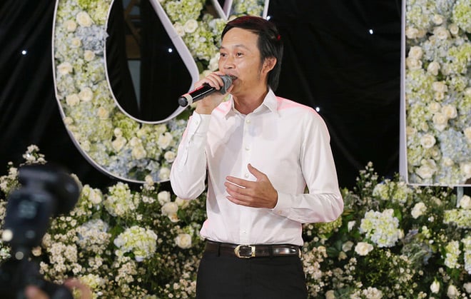 Nhiều khán giả đã chờ đợi nghệ sĩ Hoài Linh sẽ xuất hiện trong ngày trọng đại của Hoài Lâm
