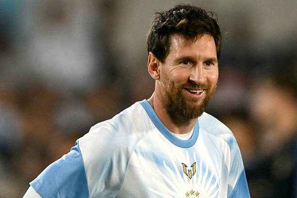 Messi ngơ ngác về khoảnh khắc BTC tri ân mình (Ảnh: Getty)