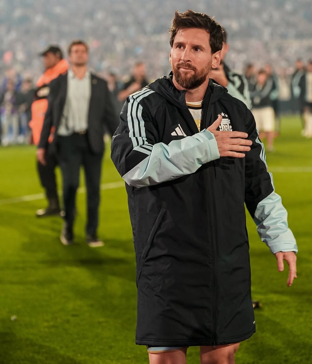 Messi nghẹn ngào nói lời chia tay (Ảnh: IGNV)